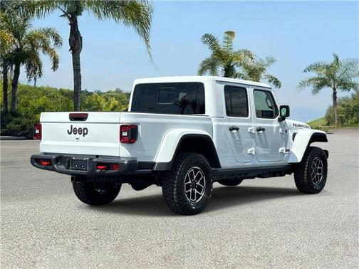 Bright White Clearcoat 2026 Jeep Gladiator Rubicon