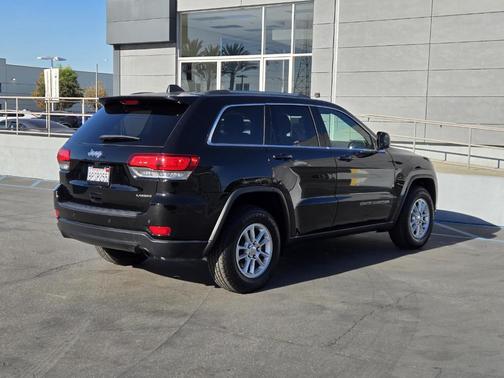 2020 Jeep Grand Cherokee Laredo