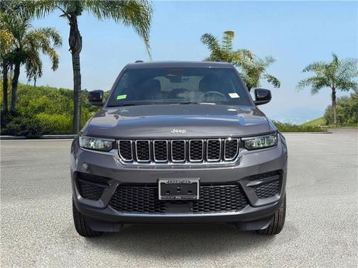 Baltic Gray Metallic Clearcoat 2026 Jeep Grand Cherokee Laredo