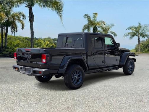 Black Clearcoat 2026 Jeep Gladiator 85th Anniversary Edition
