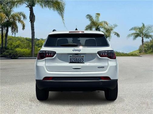 Bright White Clearcoat 2022 Jeep Compass Latitude