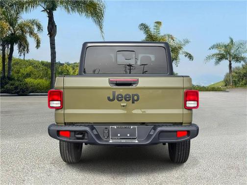 2026 Jeep Gladiator Sport