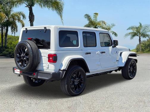 2025 Jeep Wrangler 4xe Sahara