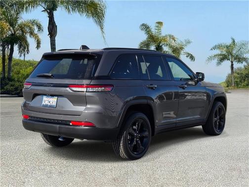 2023 Jeep Grand Cherokee Laredo