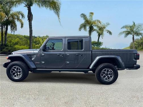 Granite Crystal Metallic Clearcoat 2026 Jeep Gladiator Rubicon