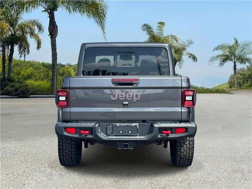 Granite Crystal Metallic Clearcoat 2026 Jeep Gladiator Rubicon