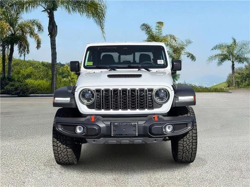 Bright White Clearcoat 2026 Jeep Gladiator Mojave 4x4