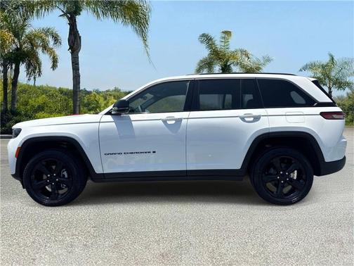 Bright White Clearcoat 2026 Jeep Grand Cherokee Limited