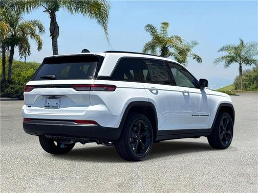 Bright White Clearcoat 2026 Jeep Grand Cherokee Limited