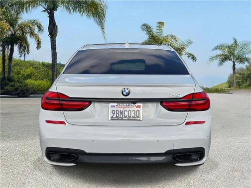 2019 BMW 740 i