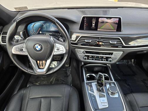 2019 BMW 740 i