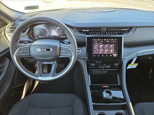 Silver Zynith 2025 Jeep Grand Cherokee Laredo