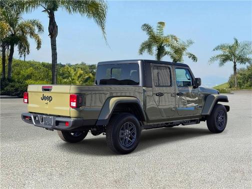 2026 Jeep Gladiator Sport