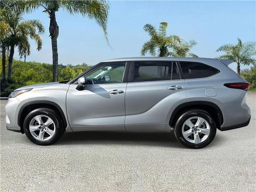 Celestial Silver Metallic 2024 Toyota Highlander XLE