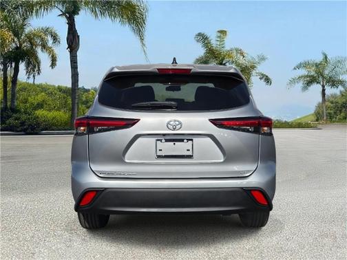 Celestial Silver Metallic 2024 Toyota Highlander LE