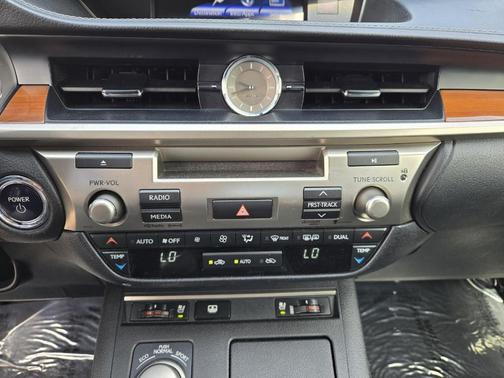 2013 Lexus ES 300h Base