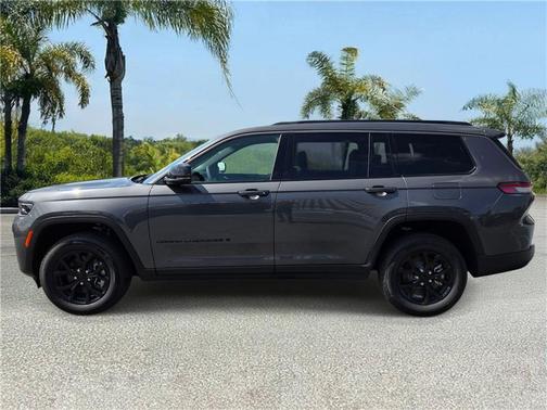 Baltic Gray Metallic Clearcoat 2026 Jeep Grand Cherokee L Altitude