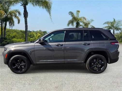 Baltic Gray Metallic Clearcoat 2025 Jeep Grand Cherokee Altitude