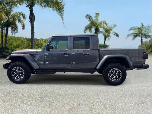 Granite Crystal Metallic Clearcoat 2026 Jeep Gladiator Rubicon