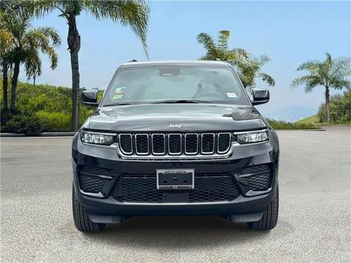 Diamond Black Crystal Pearlcoat 2026 Jeep Grand Cherokee Laredo