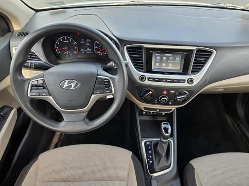 Frost White Pearl 2022 Hyundai Accent SE