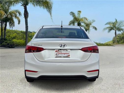 Frost White Pearl 2022 Hyundai Accent SE