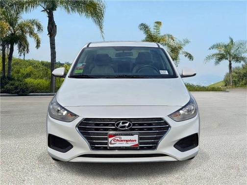 Frost White Pearl 2022 Hyundai Accent SE