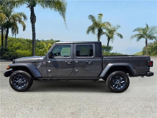 Granite Crystal Metallic Clearcoat 2026 Jeep Gladiator 85th Anniversary Edition