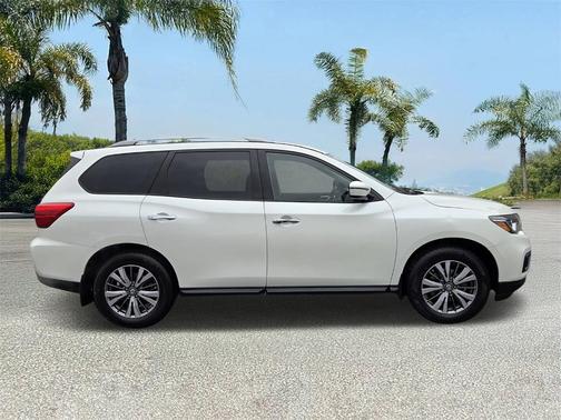 2018 Nissan Pathfinder SV