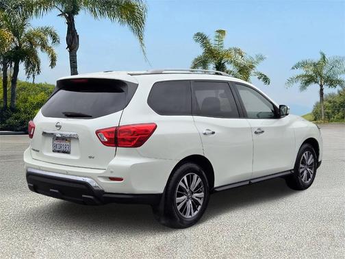 2018 Nissan Pathfinder SV