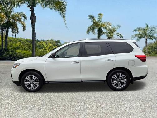 2018 Nissan Pathfinder SV