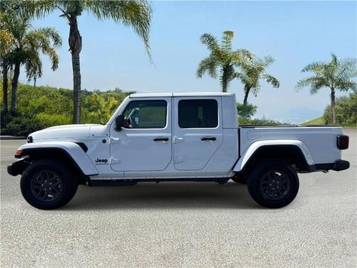 Bright White Clearcoat 2026 Jeep Gladiator Sport
