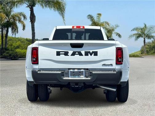 Bright White Clearcoat 2026 RAM 3500 Tradesman Crew Cab 4x4 8' Box