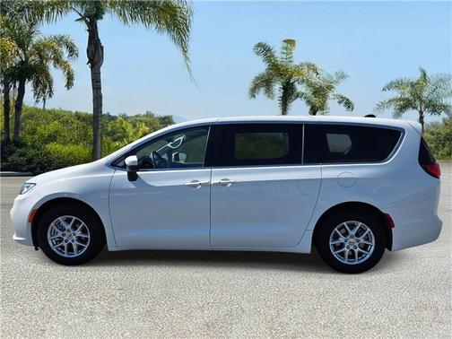Bright White Clearcoat 2023 Chrysler Pacifica Touring L