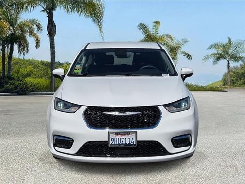 Bright White Clearcoat 2023 Chrysler Pacifica Touring L