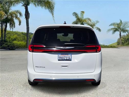 Bright White Clearcoat 2023 Chrysler Pacifica Touring L