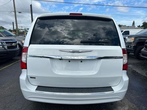 2016 Chrysler Town & Country Touring