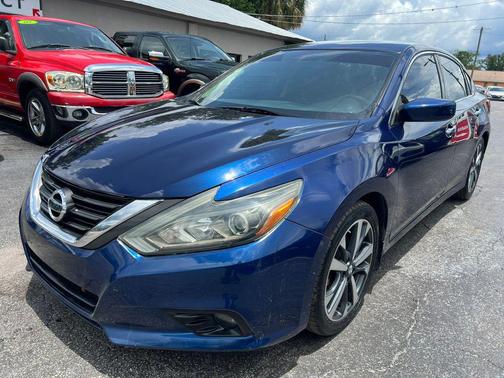 Deep Blue Pearl 2016 Nissan Altima 2.5 SR