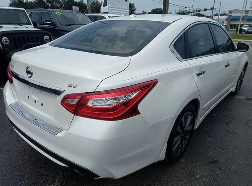 Pearl White 2017 Nissan Altima 2.5 SV