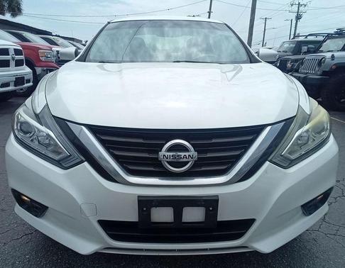 Pearl White 2017 Nissan Altima 2.5 SV