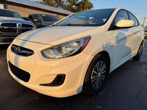 2014 Hyundai Accent SE