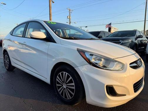 2014 Hyundai Accent SE