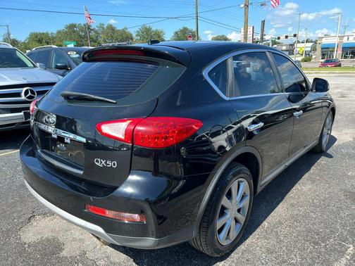 Black 2017 INFINITI QX50 Base
