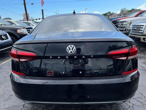 Deep Black Pearl 2020 Volkswagen Passat 2.0T SE