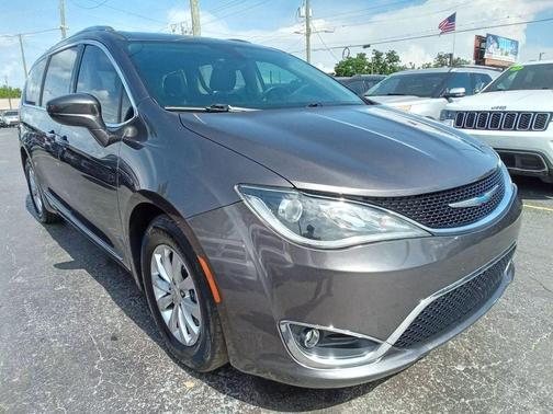 2018 Chrysler Pacifica Touring-L