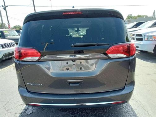 2018 Chrysler Pacifica Touring-L