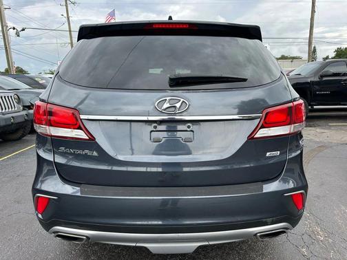 2017 Hyundai SANTA FE SE