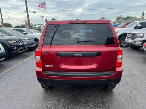 Deep Cherry Red Crystal Pearlcoat 2016 Jeep Patriot Sport