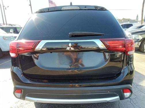 2018 Mitsubishi Outlander ES