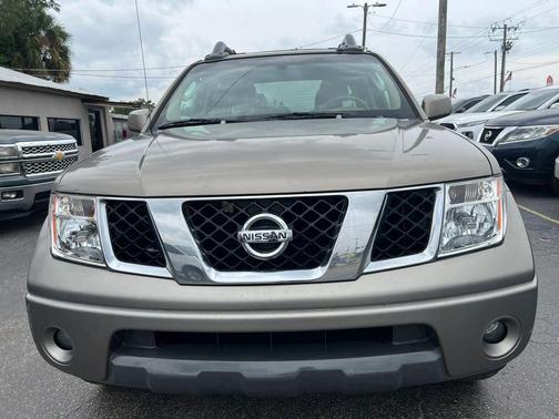 Gray 2006 Nissan Frontier LE Crew Cab